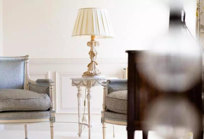 فندق Chateau De Rochecotte