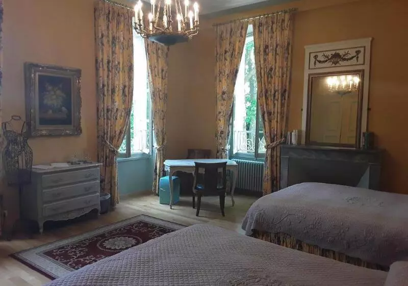 Отель Chateau De Varenne