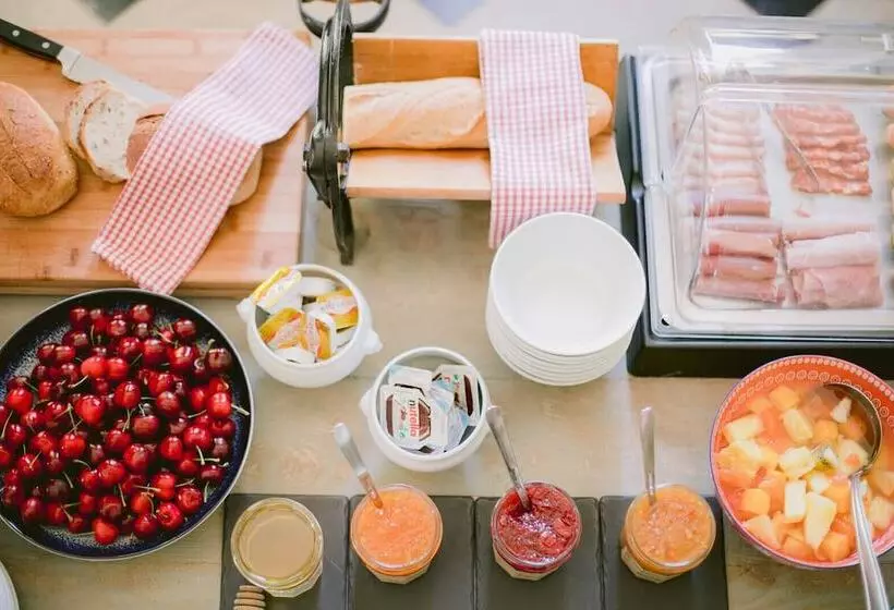 Отель Chateau De Varenne