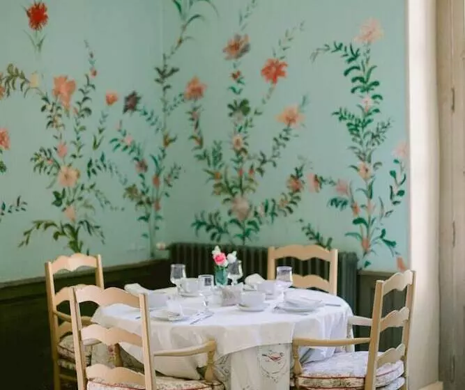 Отель Chateau De Varenne