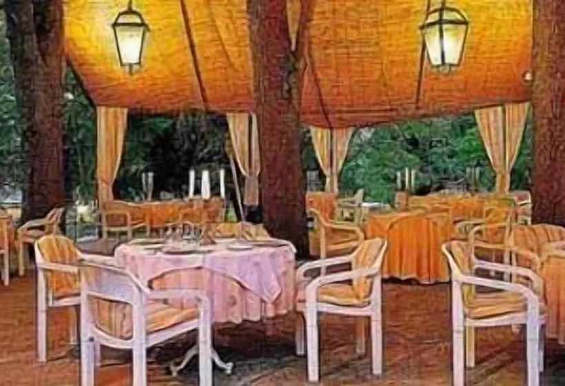 בית מלון כפרי Château De Larroque