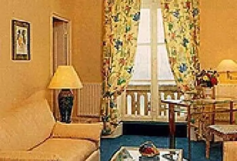 בית מלון כפרי Château De Larroque