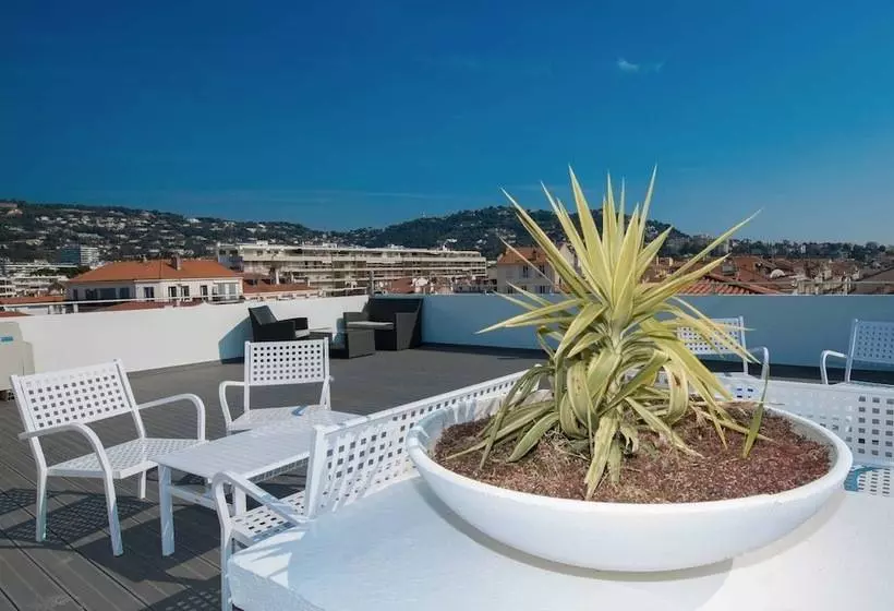 Отель De France