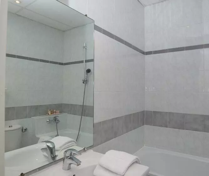 Отель De France