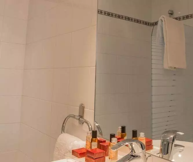 Отель De France