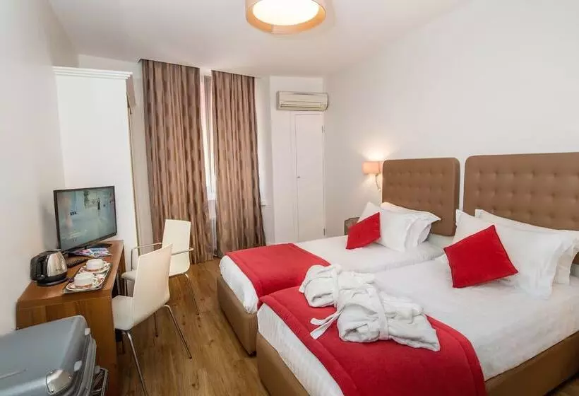 Отель De France