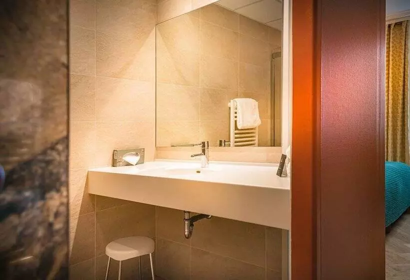 هتل Hôtel France Et Chateaubriand