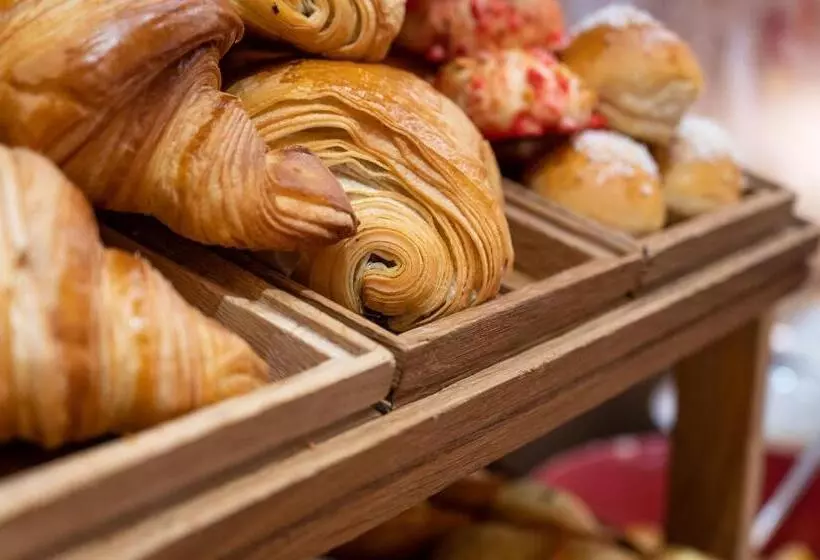 Отель Des Artistes