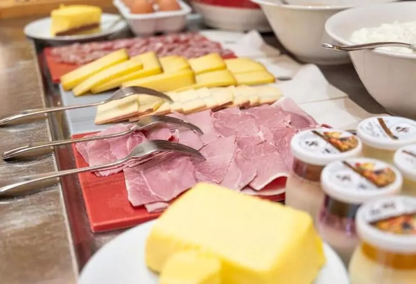 Отель Des Artistes