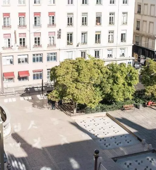 Отель Des Artistes