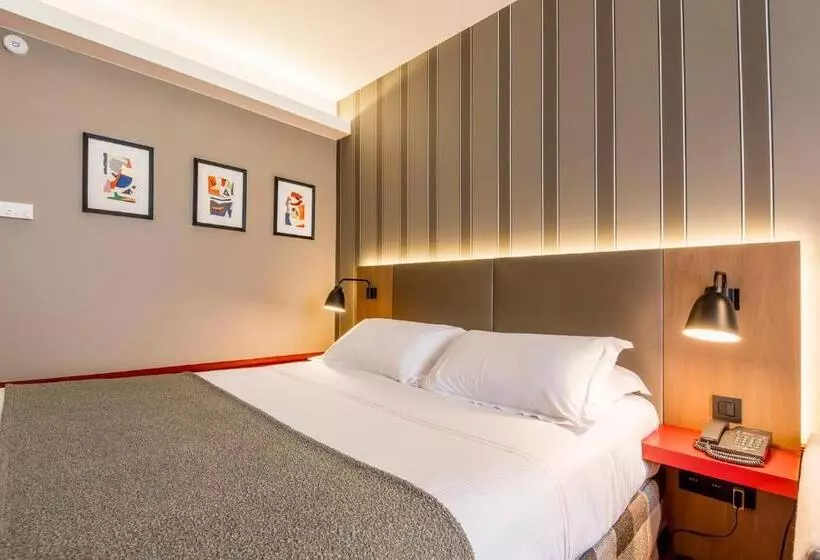 Отель Des Artistes