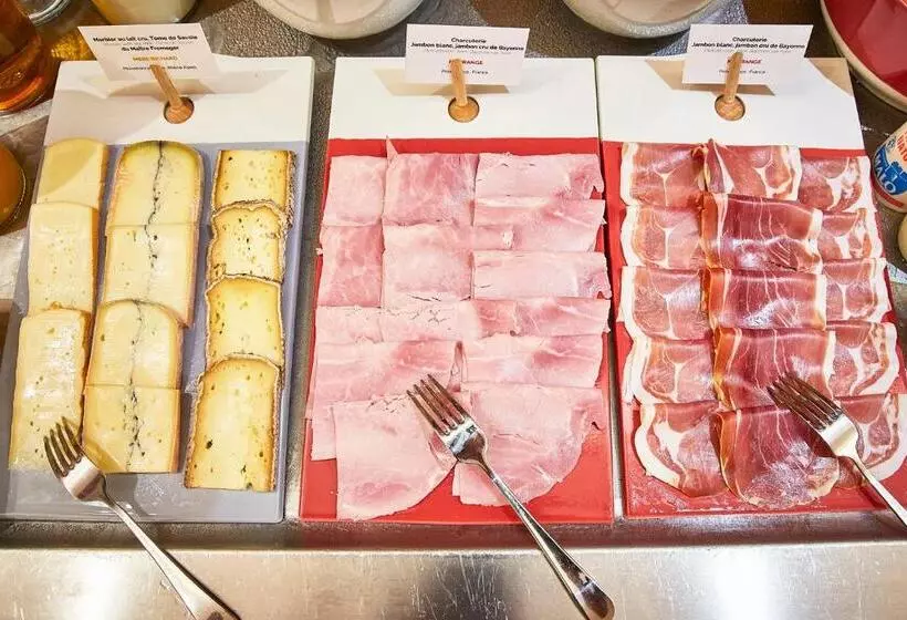 Отель Des Artistes