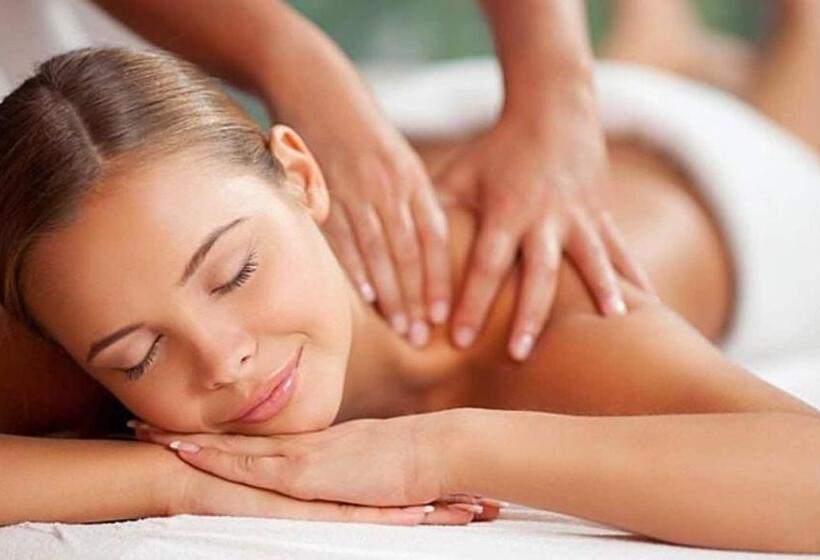 هتل Hôtel Chantaco Golf & Wellness