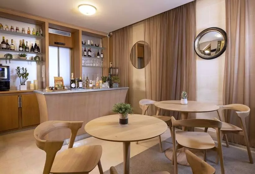 هتل Hôtel De Banville