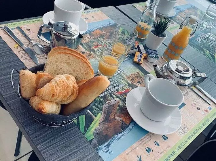 Отель Hôtel Vieille Tour Centre Rouen