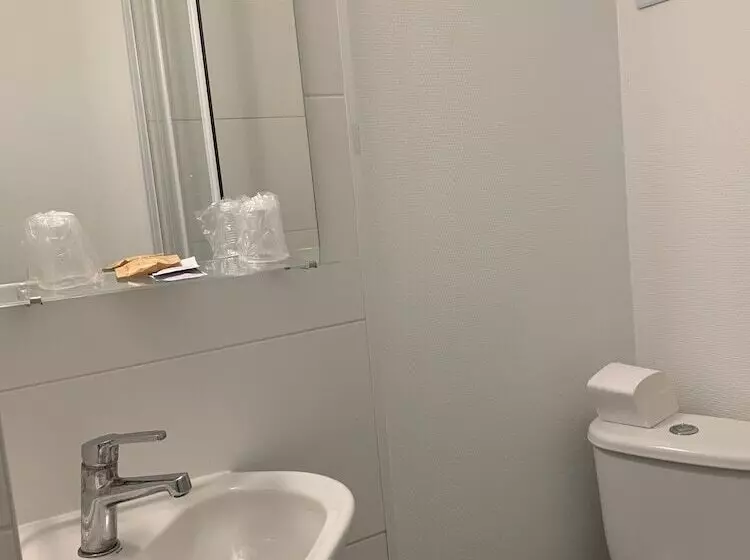 Отель Hôtel Vieille Tour Centre Rouen