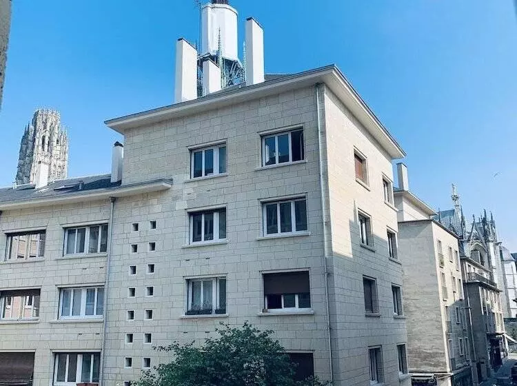 Отель Hôtel Vieille Tour Centre Rouen