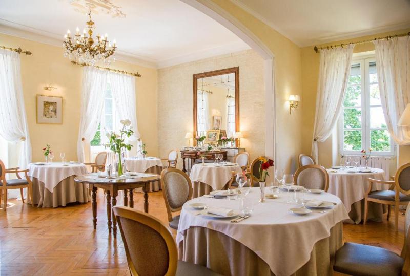 ホテル Logis Hôtel Restaurant Château Bellevue