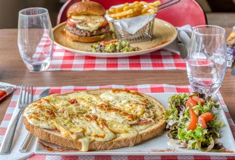 בית מלון כפרי Campanile Limoges Nord