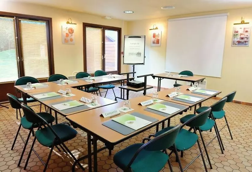 Отель Campanile Clermont Ferrand ~ Thiers