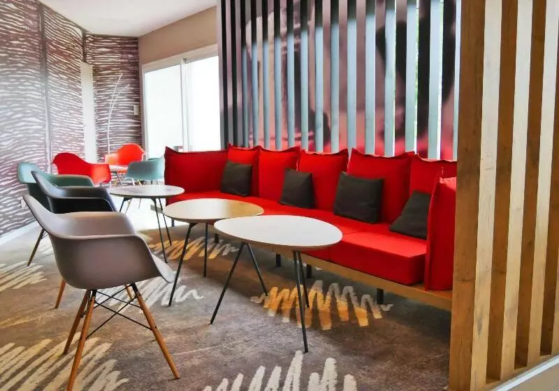 호텔 Ibis Laval Le Relais d'Armor