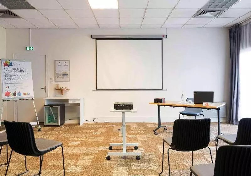 호텔 Ibis Laval Le Relais d'Armor