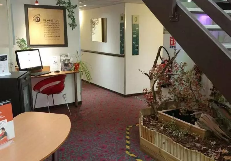 B&b Hotel Niort Sud Venise Verte