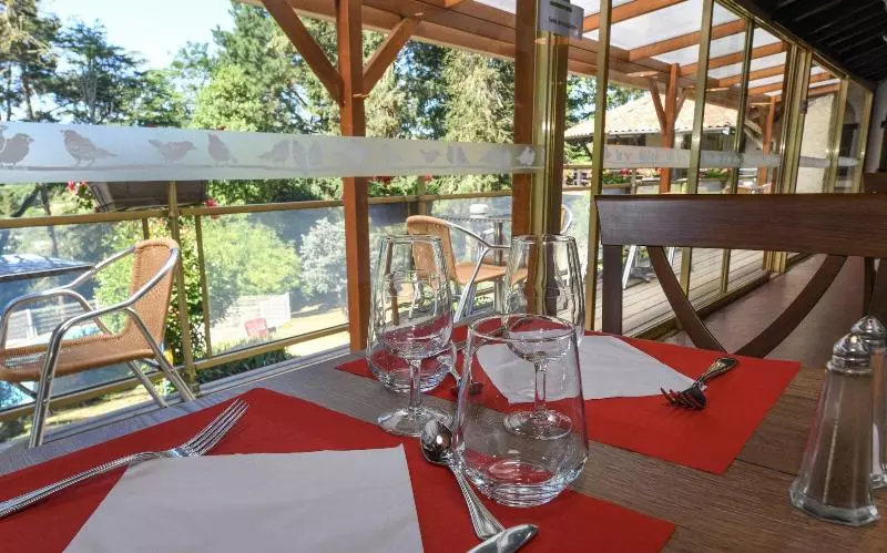 هتل Logis Hôtel La Chaumière