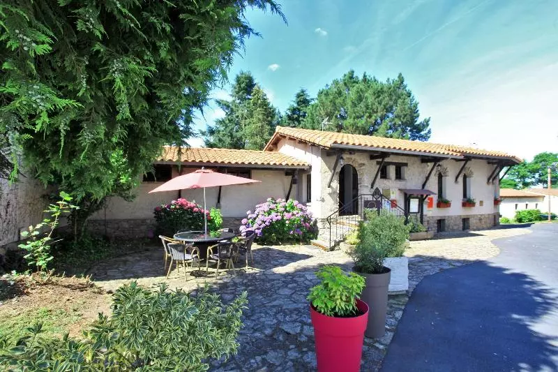 هتل Logis Hôtel La Chaumière