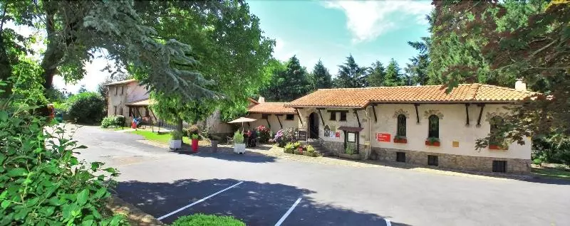 هتل Logis Hôtel La Chaumière