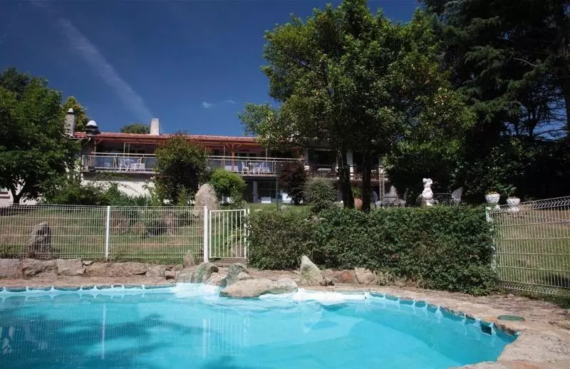 هتل Logis Hôtel La Chaumière