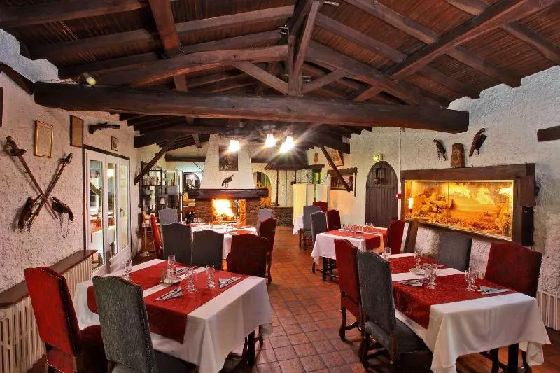 هتل Logis Hôtel La Chaumière