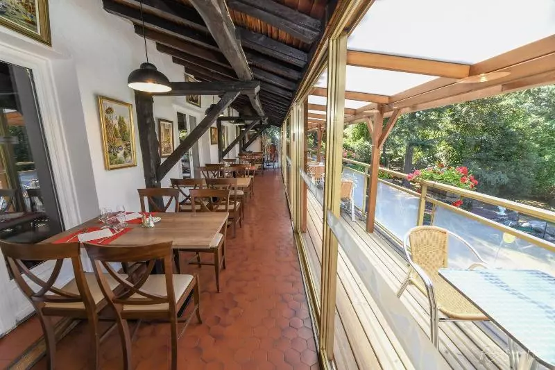 هتل Logis Hôtel La Chaumière