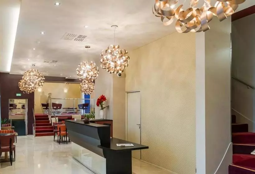 هتل Hôtel Le Châteaubriant