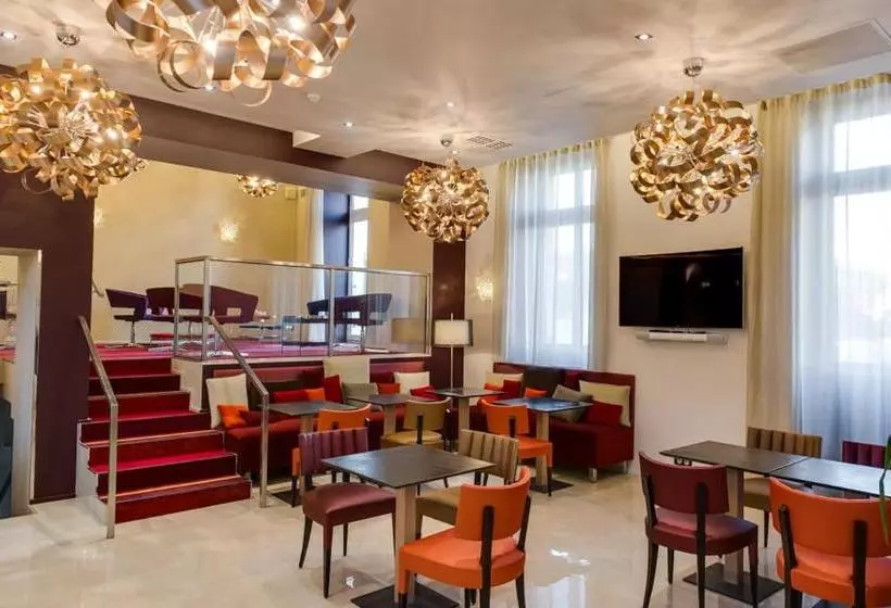 هتل Hôtel Le Châteaubriant