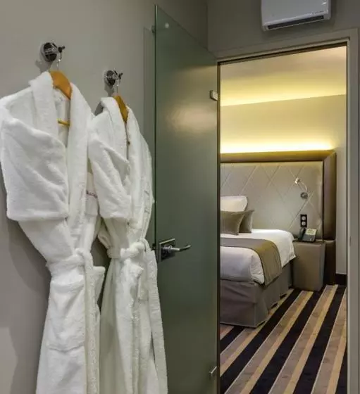 هتل Hôtel Le Châteaubriant