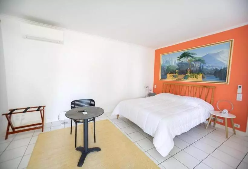 Hotel Les Frenes En Provence Château Zen