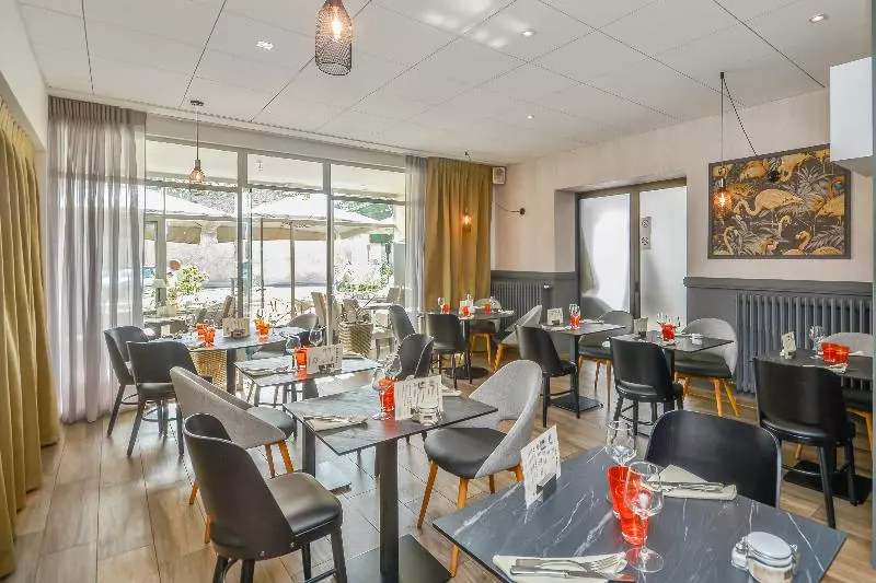 酒店 Logis Hôtel Restaurant Le Cours