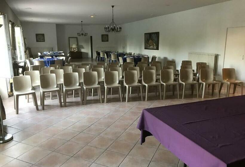 فندق Les Pigeons Blancs