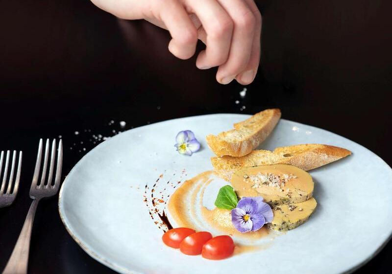 هتل Mercure Pau Palais Des Sports