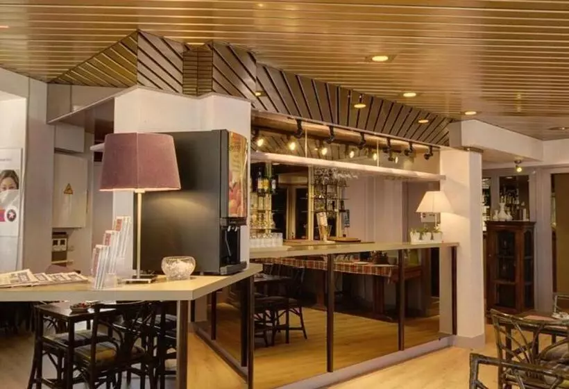 Hotel Hôtel De L Orme, Akena