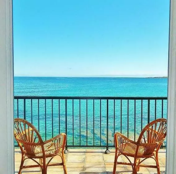 هتل Hôtel De La Plage Les Arcades