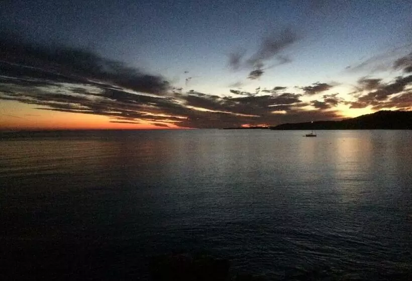 هتل Hôtel De La Plage Les Arcades