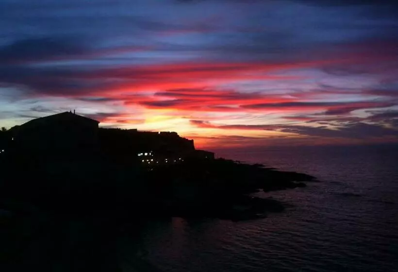 هتل Hôtel De La Plage Les Arcades