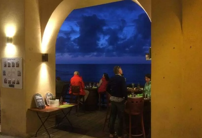 هتل Hôtel De La Plage Les Arcades