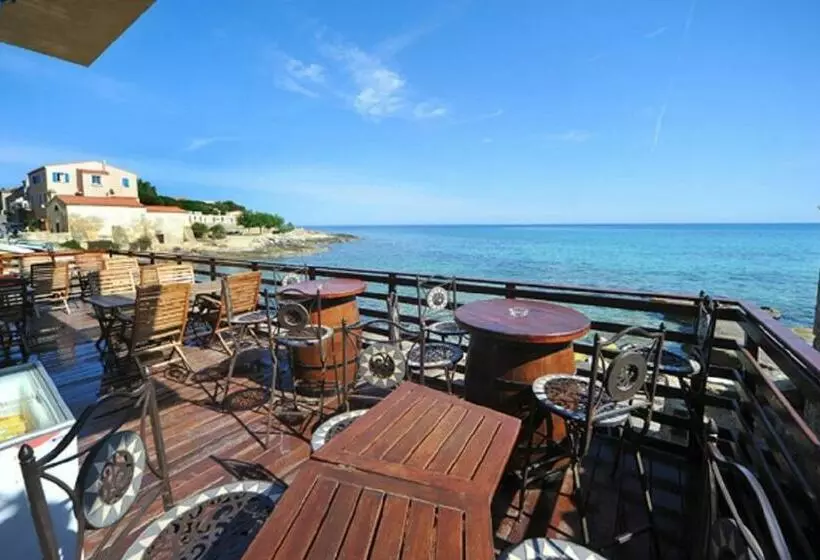 هتل Hôtel De La Plage Les Arcades