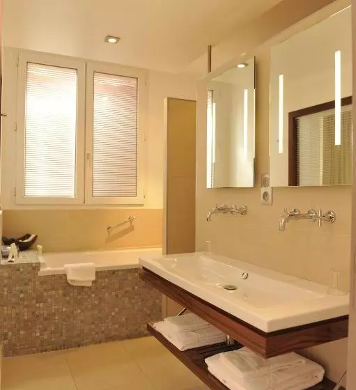 هتل Hôtel Des Pyrénées