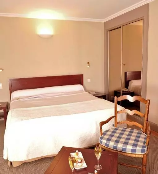 هتل Hôtel Des Pyrénées