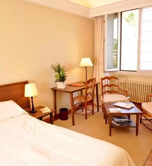 هتل Hôtel Des Pyrénées