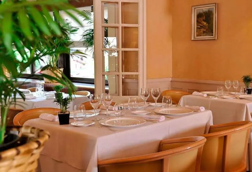 هتل Hôtel Des Pyrénées